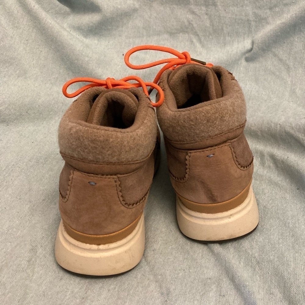 EUC Toms Cascada Tan Taupe Leather Lace Up Hiking Boot Womens 7 - Picture 3 of 7